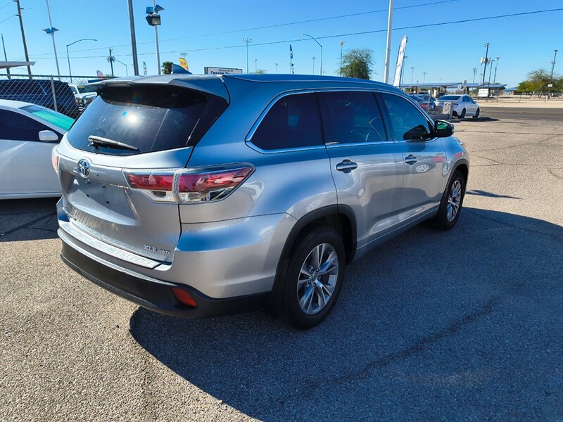 2015 Toyota Highlander XLE   - Photo 2 - Tucson, AZ 85711