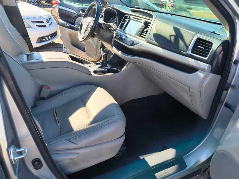 2015 Toyota Highlander XLE   - Photo 12 - Tucson, AZ 85711
