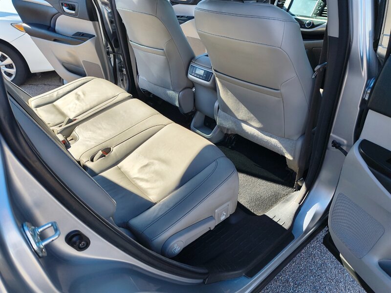 2015 Toyota Highlander XLE   - Photo 11 - Tucson, AZ 85711