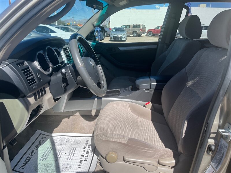 2004 Toyota 4Runner SR5   - Photo 8 - Tucson, AZ 85711