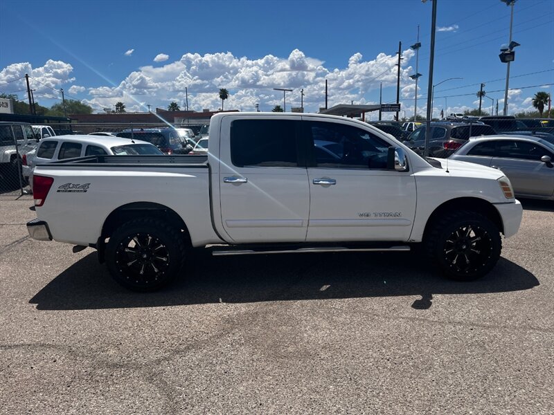 2005 Nissan Titan SE 4dr Crew Cab SE - Photo 4 - Tucson, AZ 85711