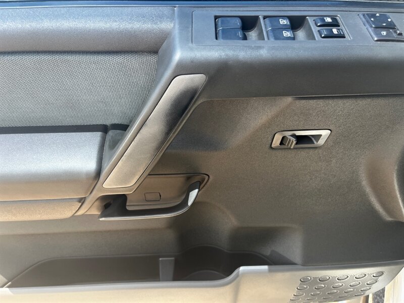 2005 Nissan Titan SE 4dr Crew Cab SE - Photo 14 - Tucson, AZ 85711