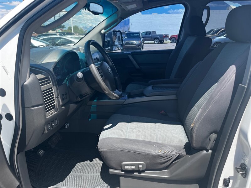 2005 Nissan Titan SE 4dr Crew Cab SE - Photo 8 - Tucson, AZ 85711
