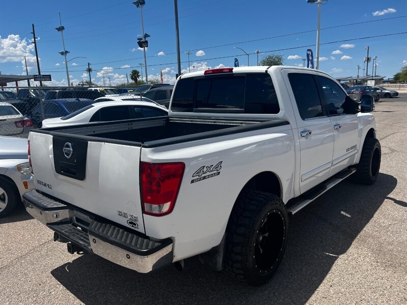 2005 Nissan Titan SE 4dr Crew Cab SE - Photo 2 - Tucson, AZ 85711