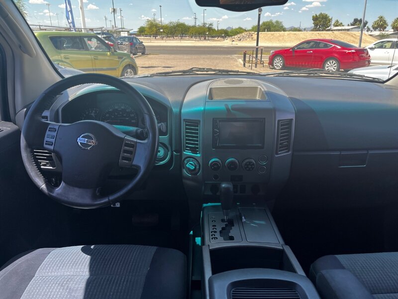 2005 Nissan Titan SE 4dr Crew Cab SE - Photo 10 - Tucson, AZ 85711