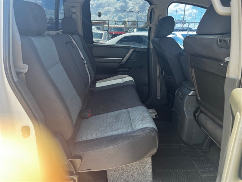 2005 Nissan Titan SE 4dr Crew Cab SE - Photo 11 - Tucson, AZ 85711