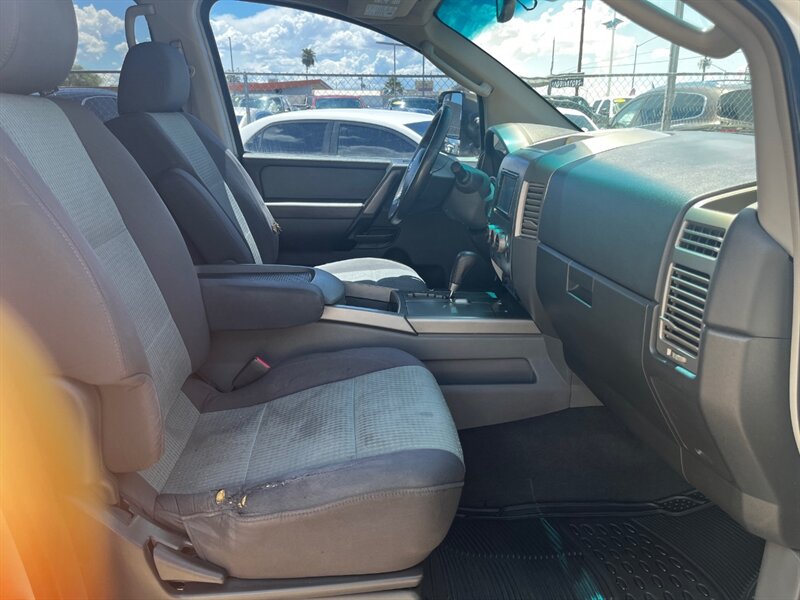 2005 Nissan Titan SE 4dr Crew Cab SE - Photo 12 - Tucson, AZ 85711