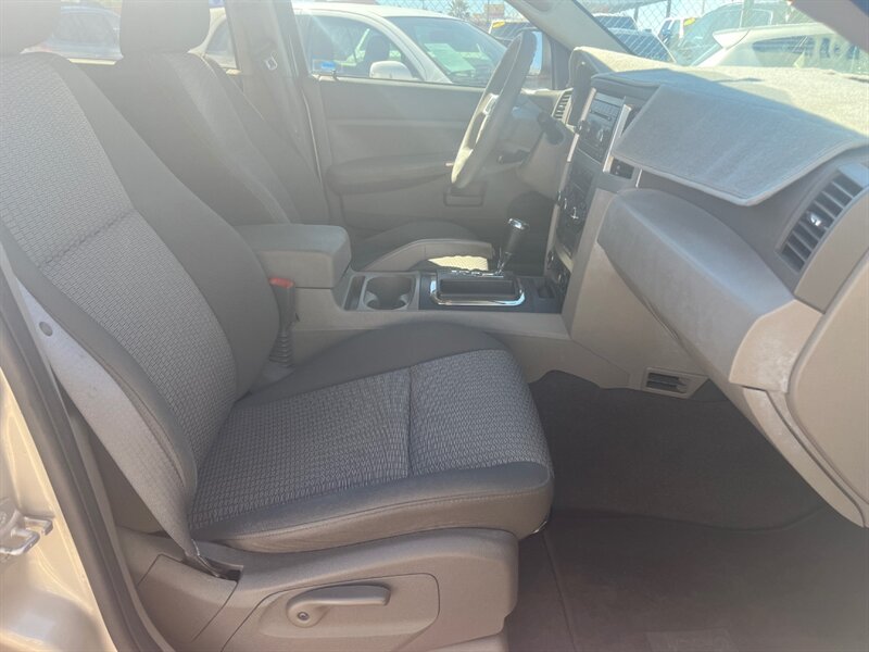 2008 Jeep Grand Cherokee Laredo   - Photo 12 - Tucson, AZ 85711