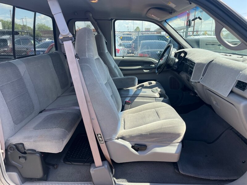 2001 Ford F-250 Super Duty XLT 4dr SuperCab XLT - Photo 11 - Tucson, AZ 85711