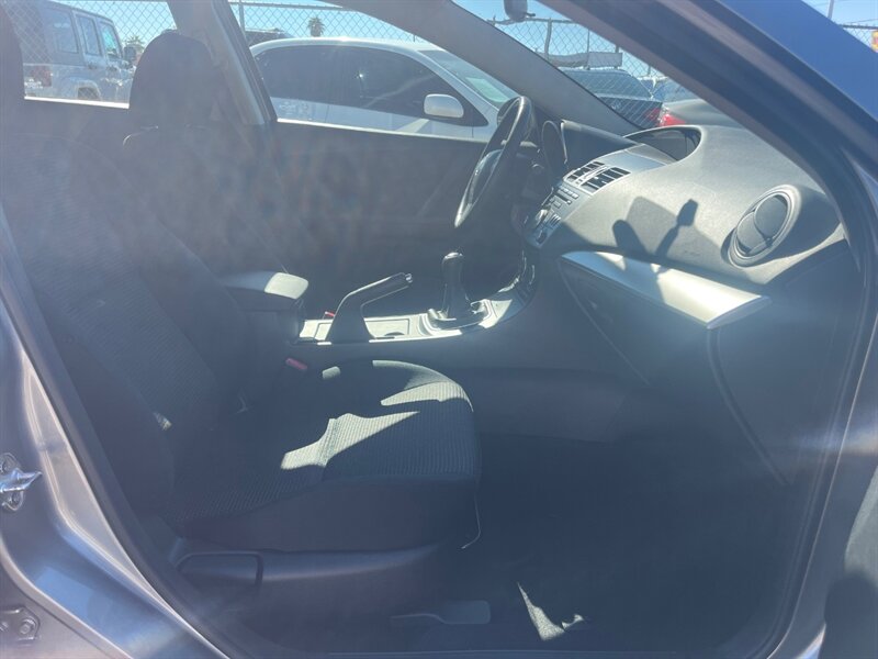 2013 Mazda Mazda3 Hatchback i Touring - Photo 12 - Tucson, AZ 85711