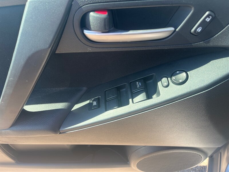 2013 Mazda Mazda3 Hatchback i Touring - Photo 14 - Tucson, AZ 85711