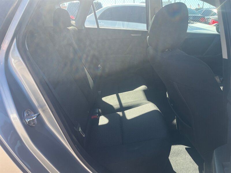 2013 Mazda Mazda3 Hatchback i Touring - Photo 11 - Tucson, AZ 85711