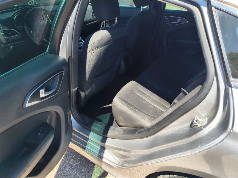 2016 Chrysler 200 Series Limited   - Photo 9 - Tucson, AZ 85711