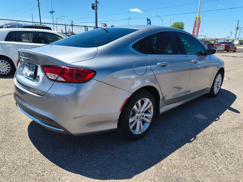 2016 Chrysler 200 Series Limited   - Photo 2 - Tucson, AZ 85711