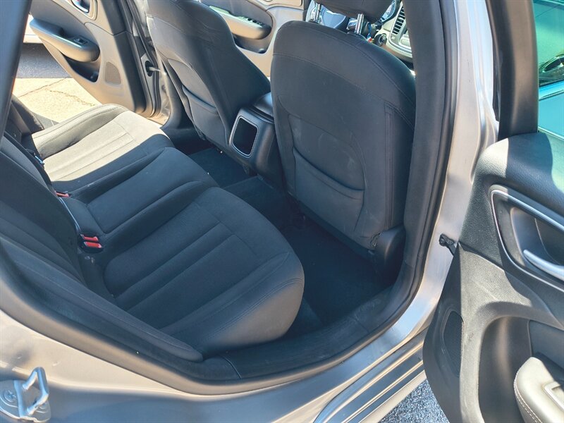 2016 Chrysler 200 Series Limited   - Photo 11 - Tucson, AZ 85711