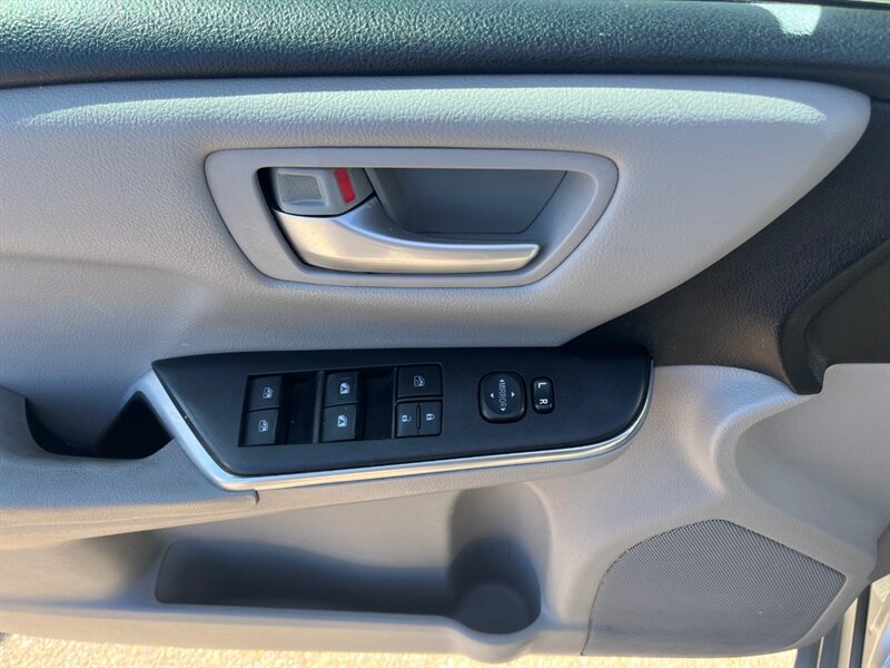 2016 Toyota Camry LE   - Photo 14 - Tucson, AZ 85711