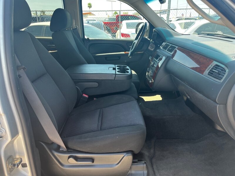 2011 Chevrolet Suburban LS - Photo 12 - Tucson, AZ 85711