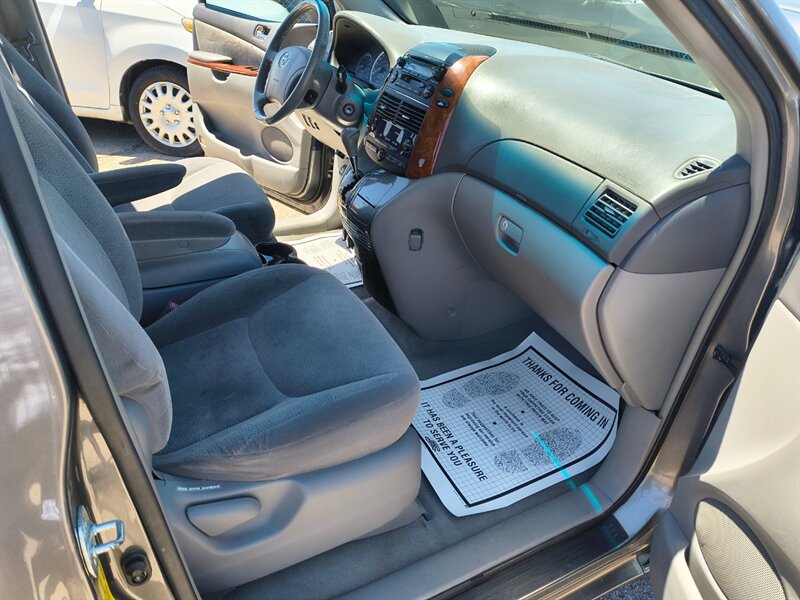 2004 Toyota Sienna XLE 7 Passenger - Photo 12 - Tucson, AZ 85711
