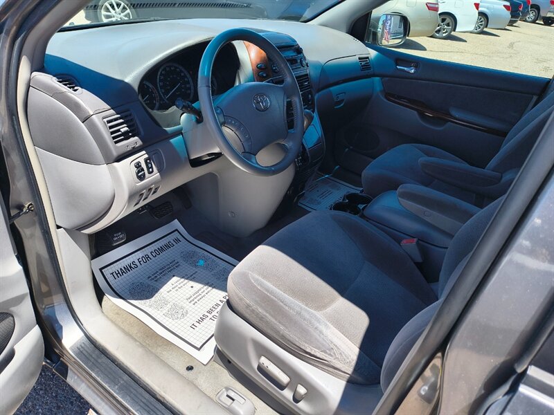 2004 Toyota Sienna XLE 7 Passenger - Photo 8 - Tucson, AZ 85711