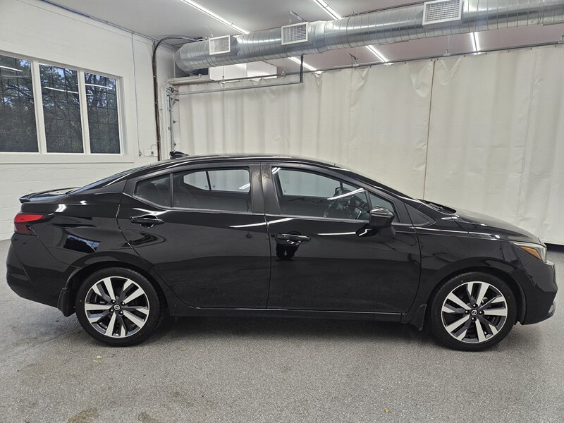 2020 Nissan Versa SR photo 4