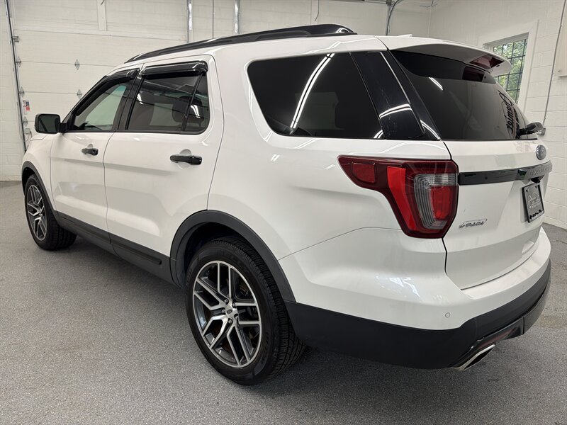 2016 Ford Explorer Sport 8