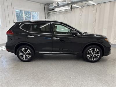 2017 Nissan Rogue SL - Photo 4 - Spring City, PA 19475