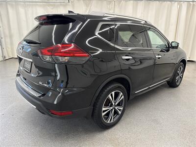2017 Nissan Rogue SL - Photo 5 - Spring City, PA 19475