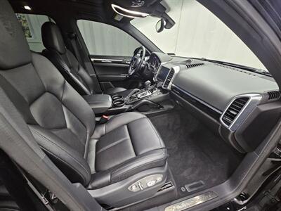 2017 Porsche Cayenne Platinum Edition   - Photo 13 - Spring City, PA 19475