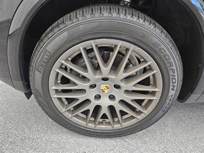 2017 Porsche Cayenne Platinum Edition   - Photo 16 - Spring City, PA 19475