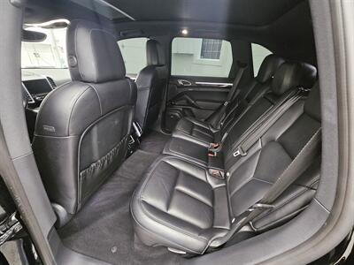 2017 Porsche Cayenne Platinum Edition   - Photo 12 - Spring City, PA 19475