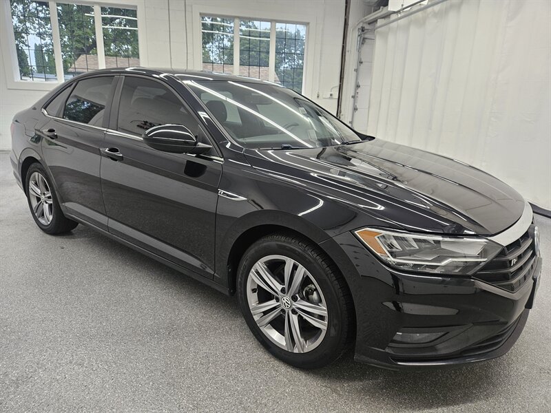 2021 Volkswagen Jetta R-Line photo 3