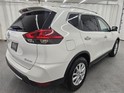 2018 Nissan Rogue SV - Photo 5 - Spring City, PA 19475