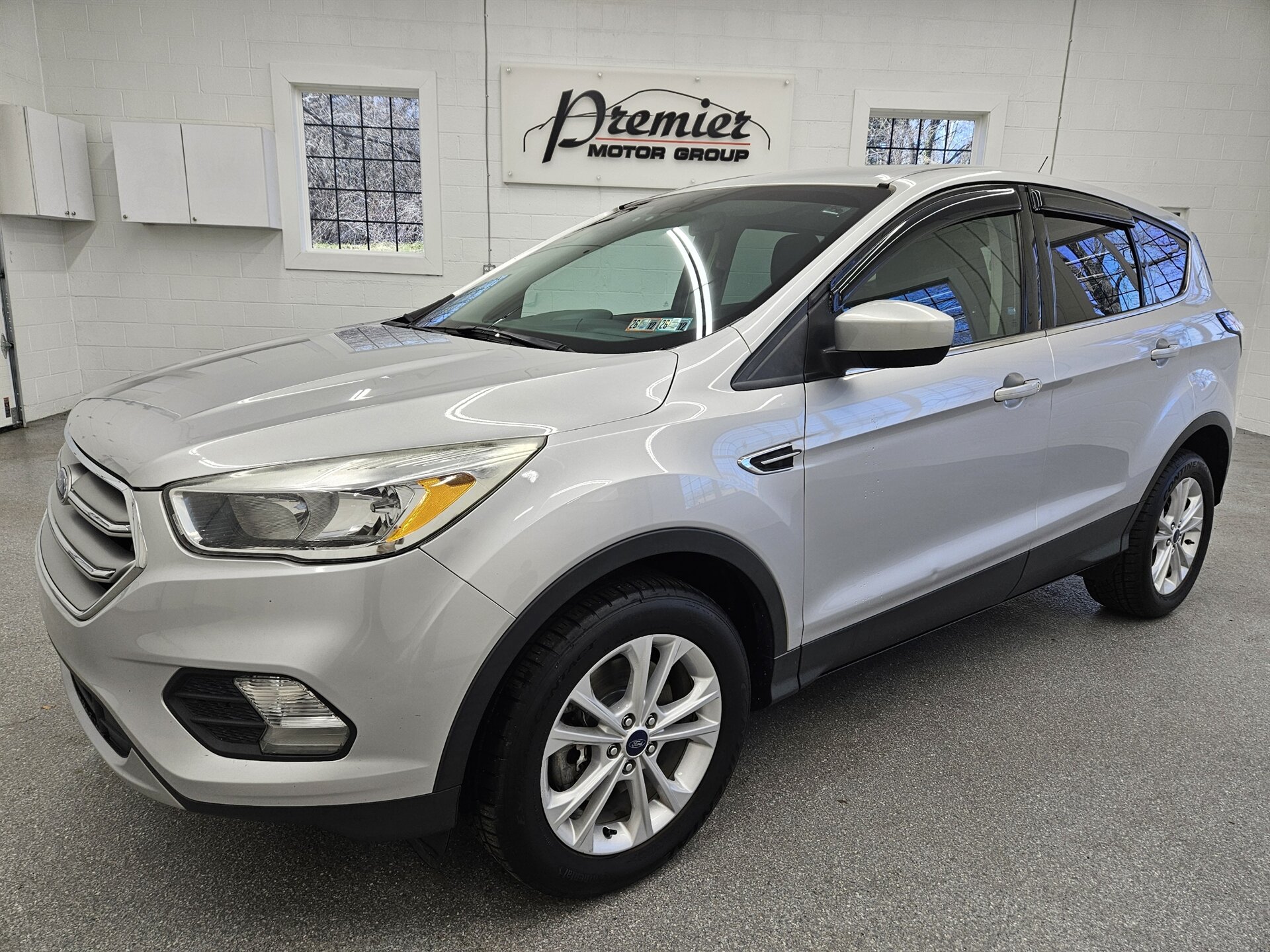 2017 Ford Escape SE   - Photo 1 - Spring City, PA 19475