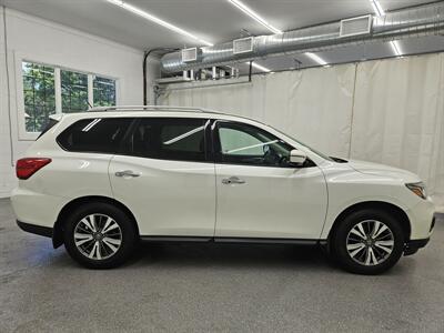 2017 Nissan Pathfinder SL   - Photo 4 - Spring City, PA 19475