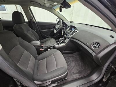 2012 Chevrolet Cruze LT   - Photo 12 - Spring City, PA 19475