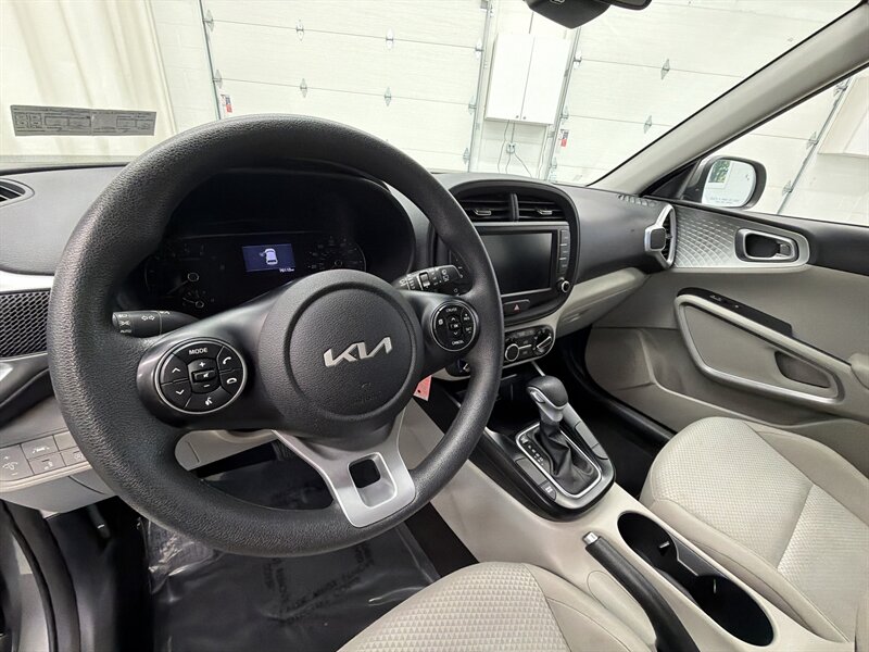 2022 Kia Soul LX 12