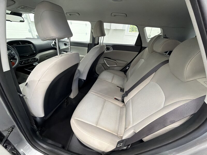 2022 Kia Soul LX 13