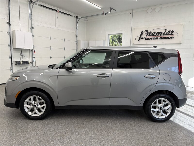 2022 Kia Soul LX 9