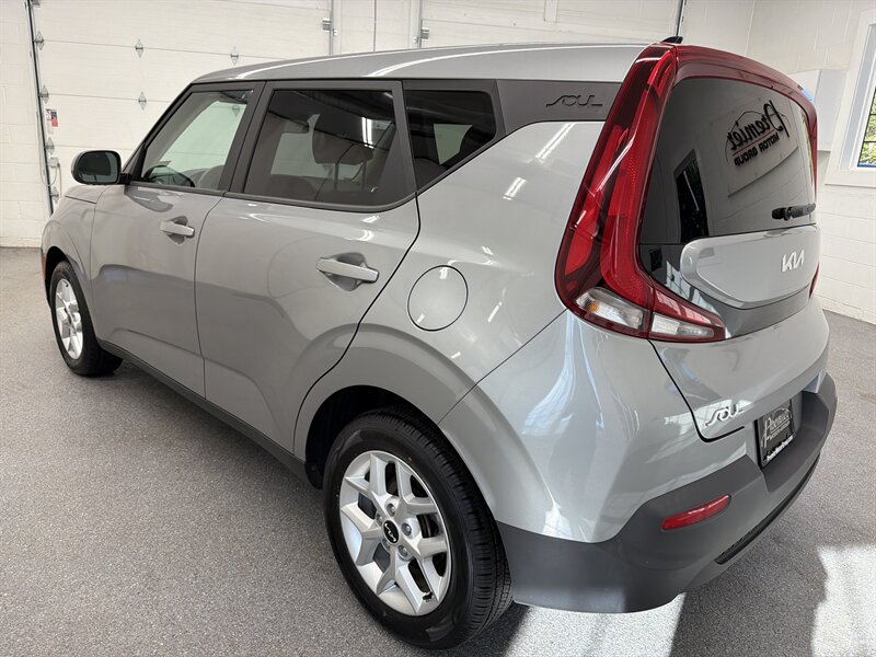2022 Kia Soul LX 8