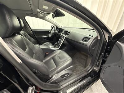 2015 Volvo V60 T5 Premier   - Photo 12 - Spring City, PA 19475