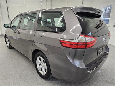 2015 Toyota Sienna L 7-Passenger   - Photo 7 - Spring City, PA 19475
