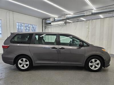 2015 Toyota Sienna L 7-Passenger   - Photo 4 - Spring City, PA 19475