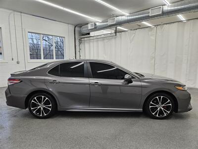 2018 Toyota Camry SE   - Photo 4 - Spring City, PA 19475