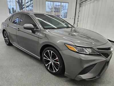 2018 Toyota Camry SE   - Photo 3 - Spring City, PA 19475