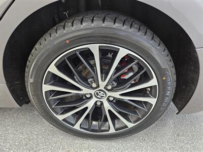 2018 Toyota Camry SE   - Photo 15 - Spring City, PA 19475