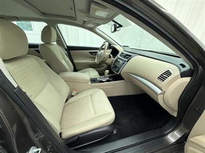 2016 Nissan Altima 2.5 SV - Photo 13 - Spring City, PA 19475