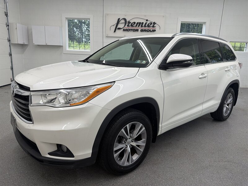 White (Blizzard Pearl) 2014 Toyota Highlander SUV / Crossover All-Wheel Drive Automatic