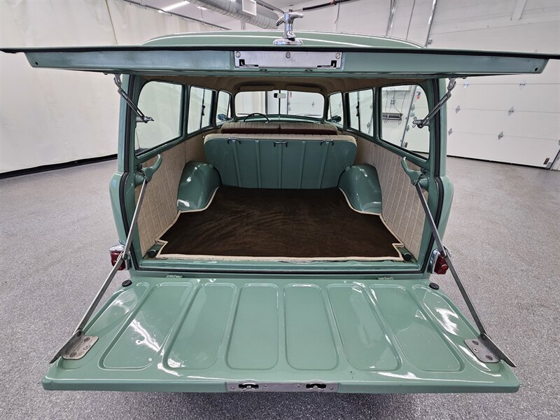 1950 Plymouth Suburban 30