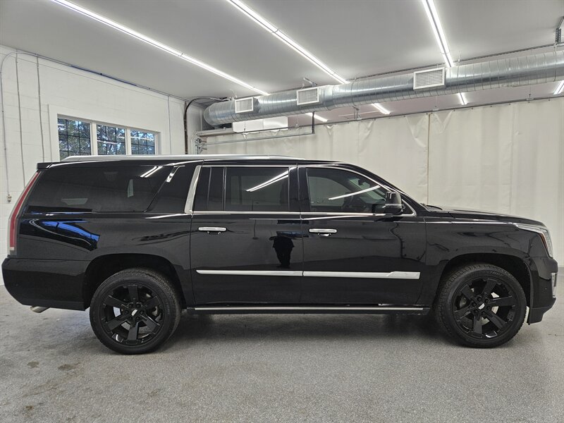 2018 Cadillac Escalade ESV Premium Luxury photo 4