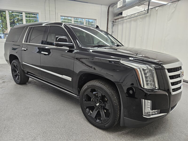 2018 Cadillac Escalade ESV Premium Luxury photo 3